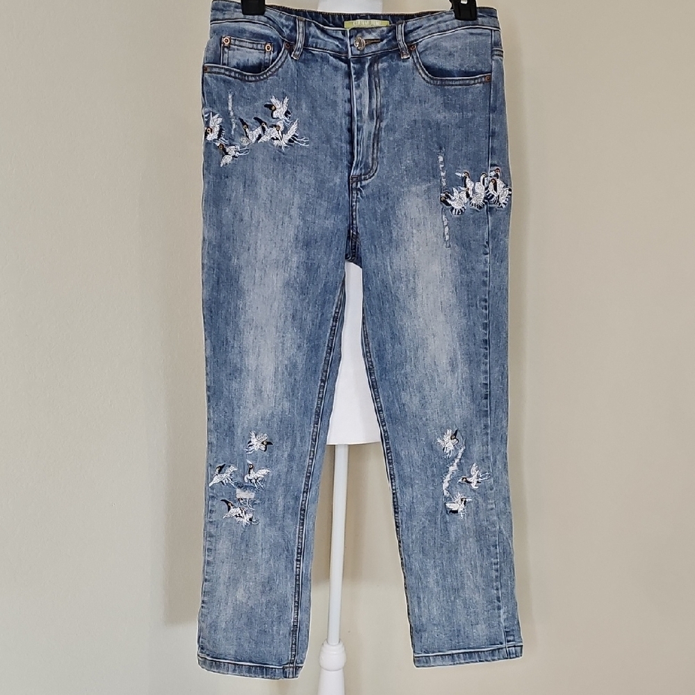 Gianni Bini Embroidered White Bird Cropped Straight Leg Light Wash Jeans Sz 6/8